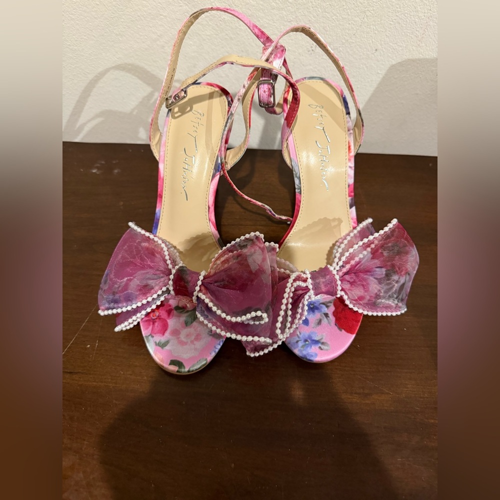 Betsey Johnson Purple Floral Heels with Bow NEW 7.5